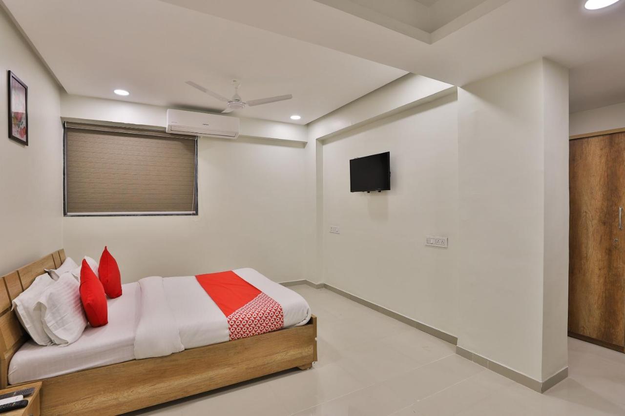 Collection O 12462 Hotel Shiv Inn Gandhinagar Exterior foto