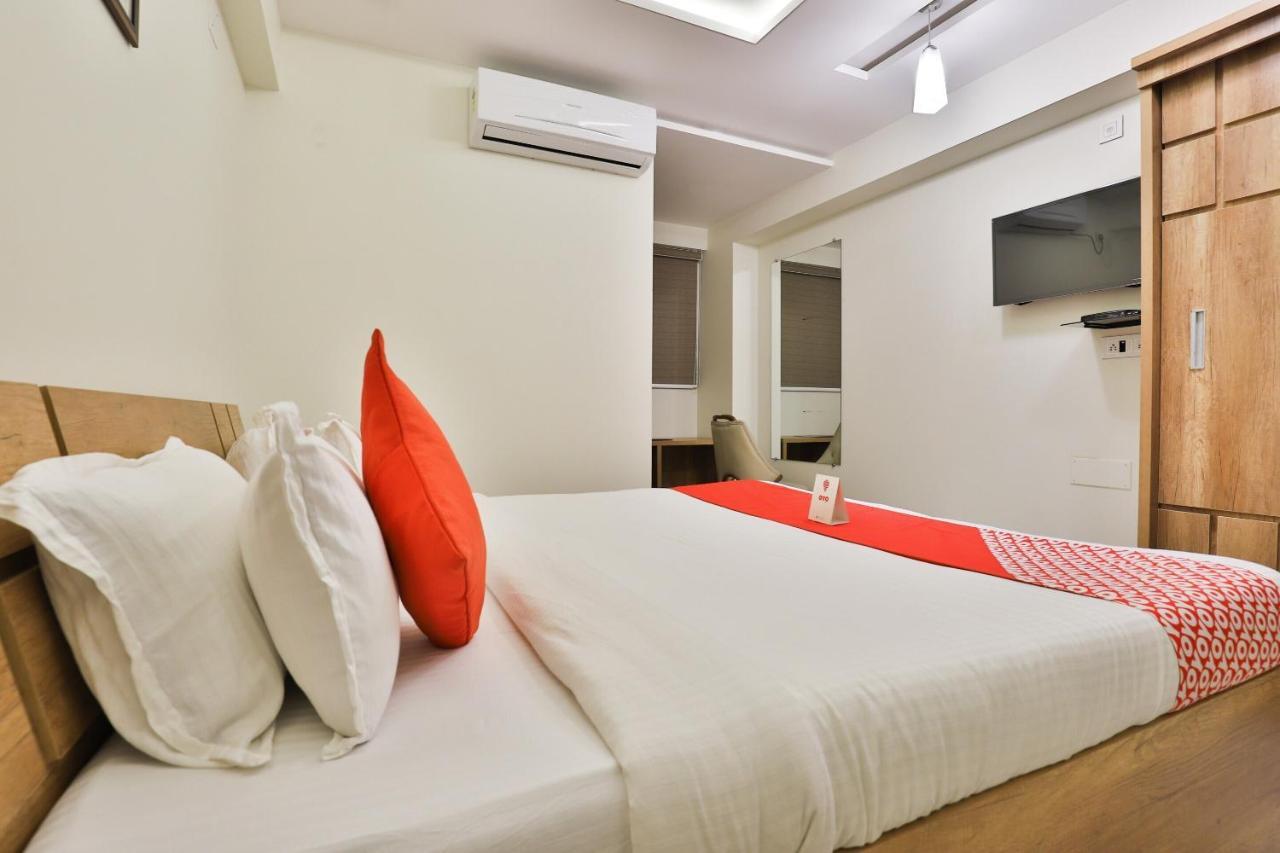 Collection O 12462 Hotel Shiv Inn Gandhinagar Exterior foto